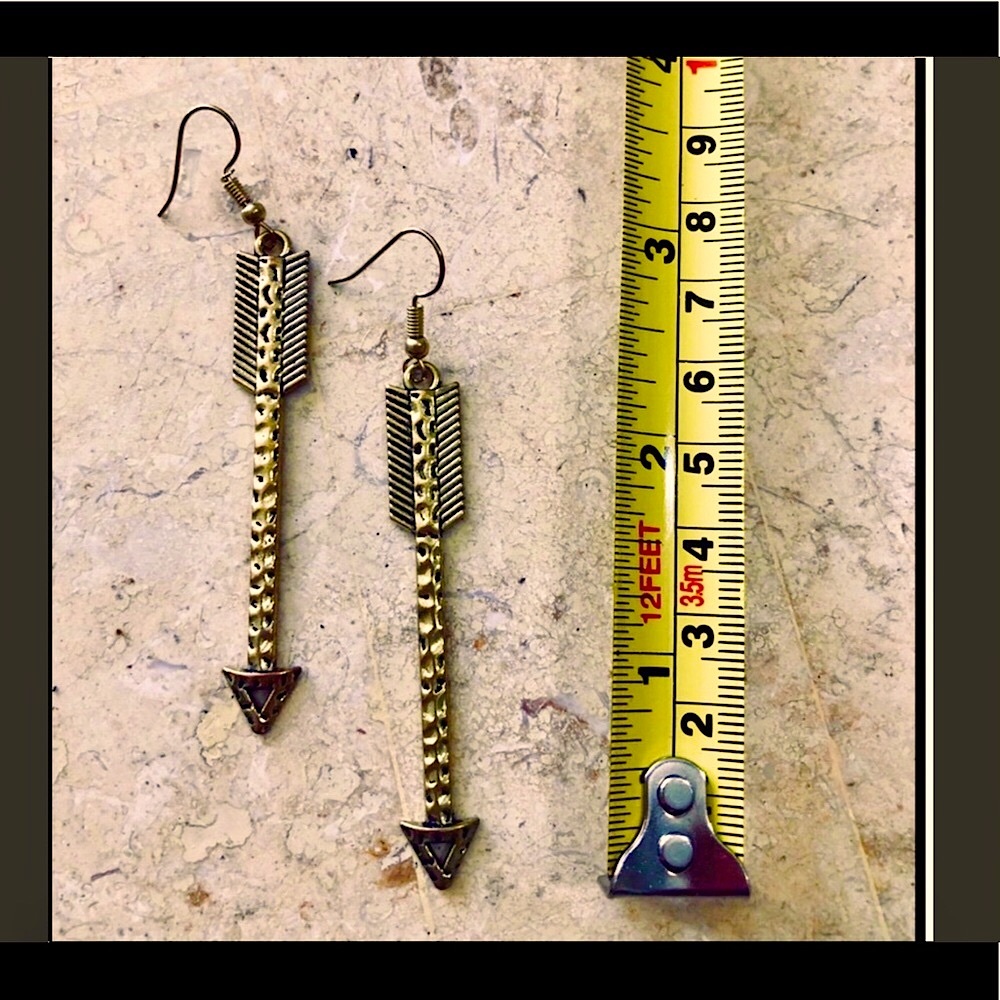 ARROW EARRINGS •LONG GOLD TONE• NIT HEAVY•